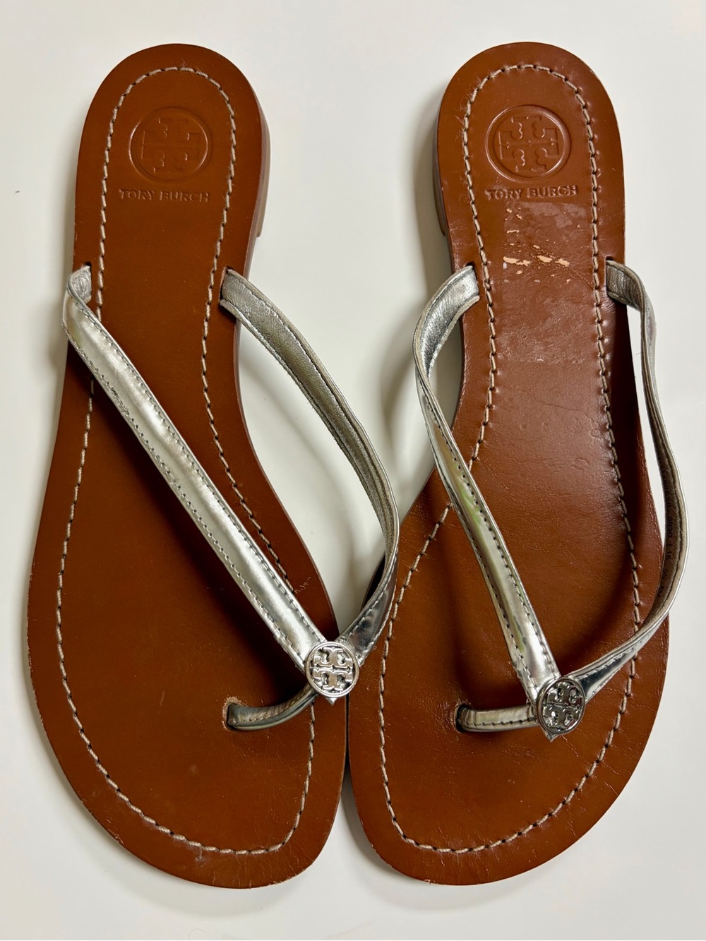 Tory Burch Silver Metallic Leather Thong Sandals with Logo Medallion